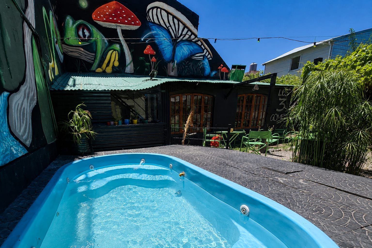 Pileta del hostel